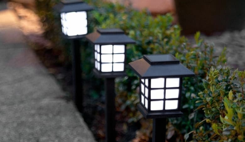 Hardman Solar Powered Stake 1-Light LED Pathway Light By Wayfair