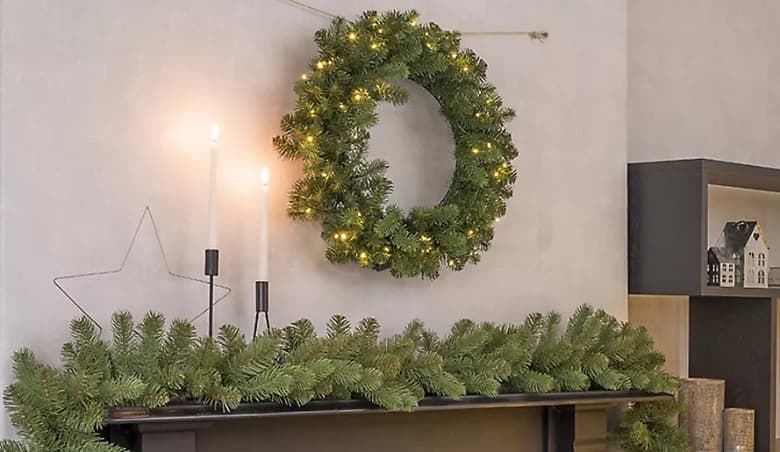 Christmas wreaths available via uFurnish.com