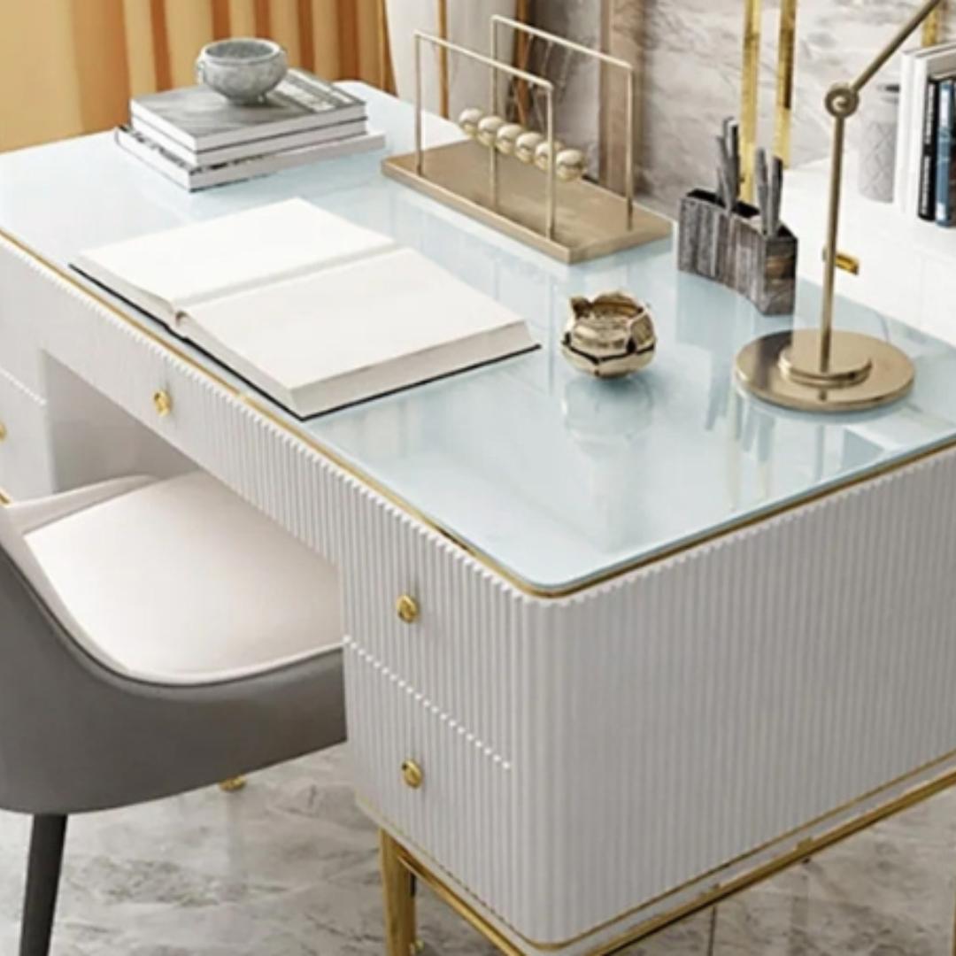 How to Organise Your Executive Desk for Maximum Efficiency