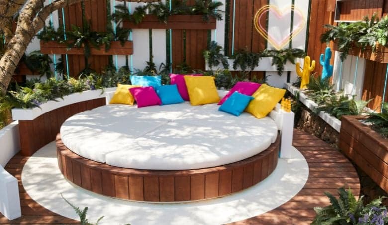 Love Island Outdoor Sofa