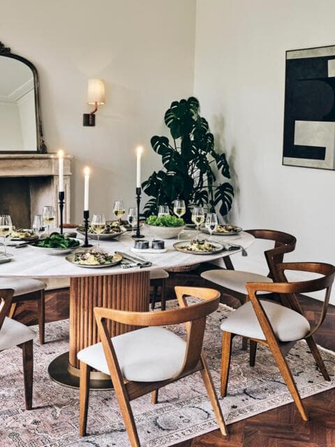 Assets product images soho home gbsoholtpqnbjpw murcell oval dining table carrara marble medium