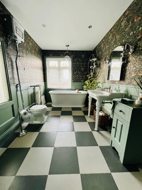 Amanda Malone's Bathroom