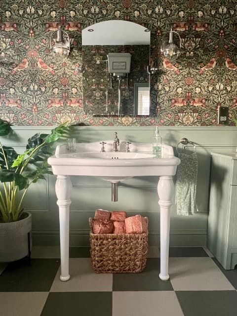 Amanda Malone's Bathroom