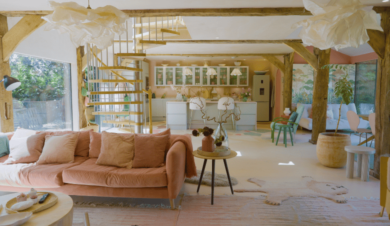 uFurnish.com Home Tours: Explore Anna Jacobs Tranquil English Countryside Home