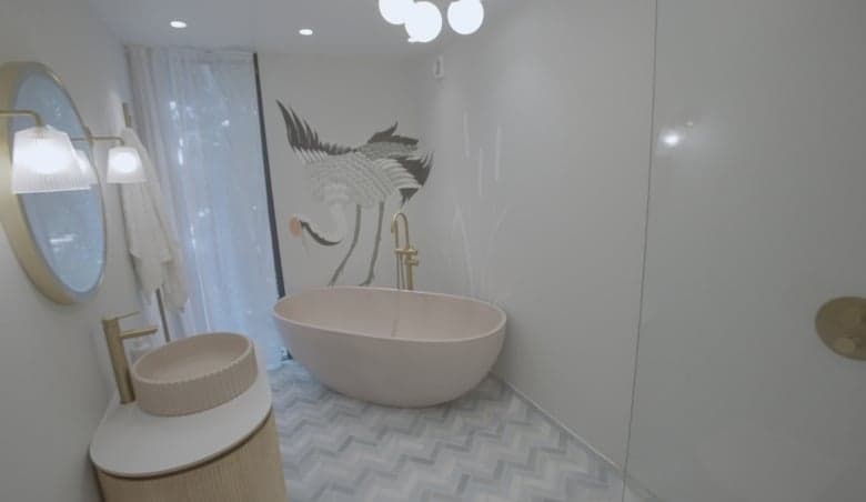 Master Ensuite Anna Jacobs
