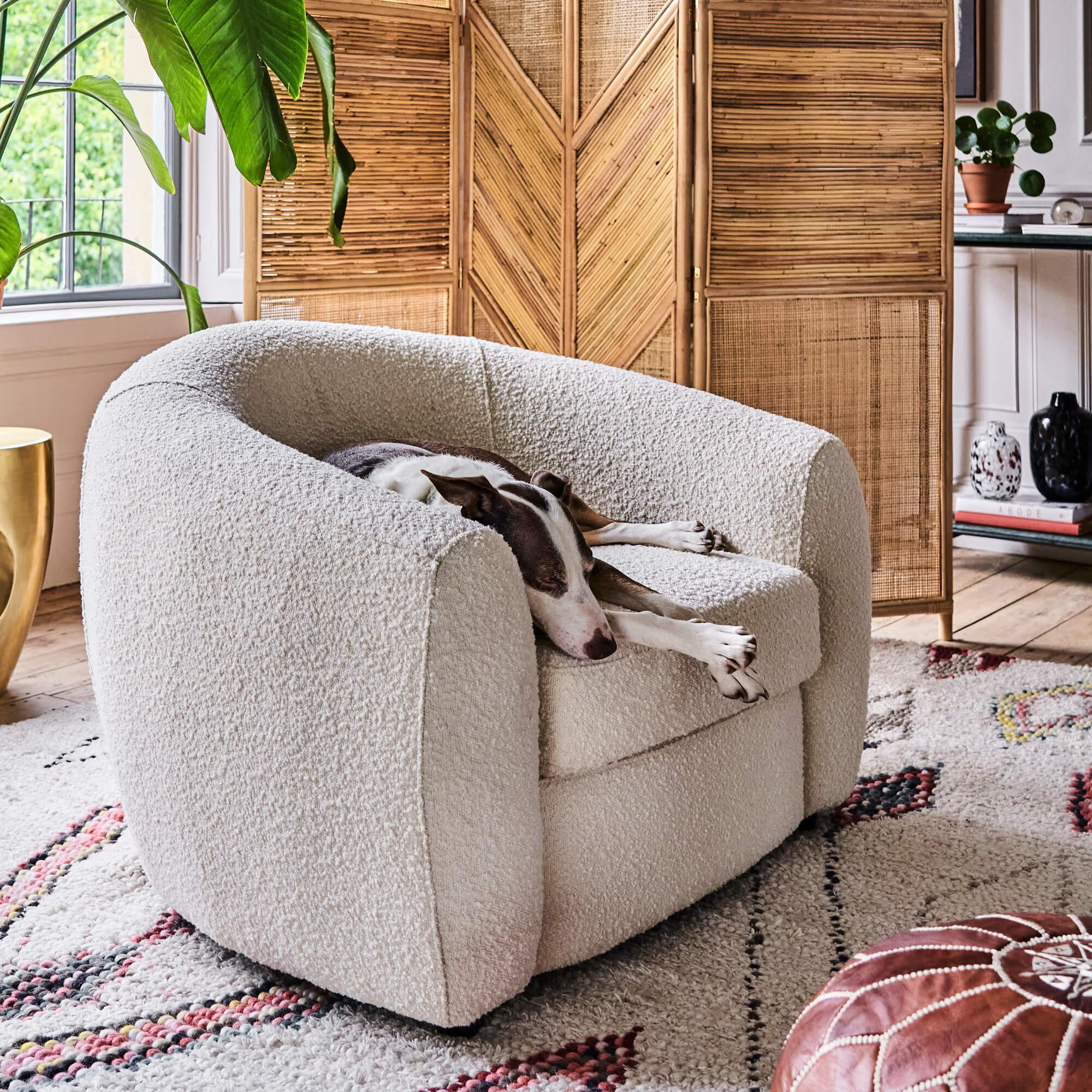 Choosing the Right Size Tub Chair for Your Home: Practical Guide