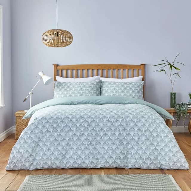 Assets product images sleepy people gbslpyplkddrvuv silentnight eco comfort sustainable duvet set deco leaf medium