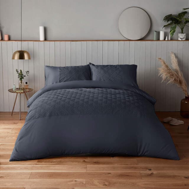 Assets product images sleepy people gbslpyplfywxfqjwjj silentnight petrol chevron embossed duvet set medium