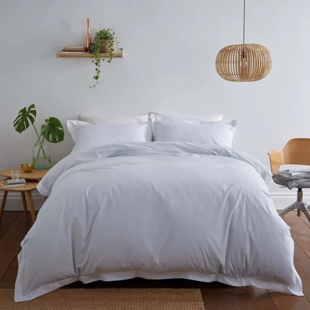 Assets product images sleepy people gbslpyplrbinlhv silentnight pinstripe oxford edge duvet set duck egg medium