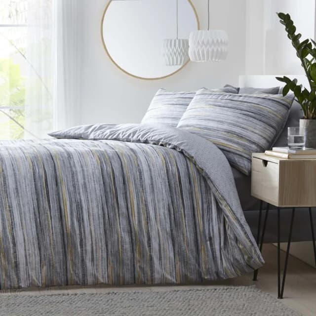 Assets product images sleepy people gbslpyplvrmoljnic silentnight washed stripe duvet set medium