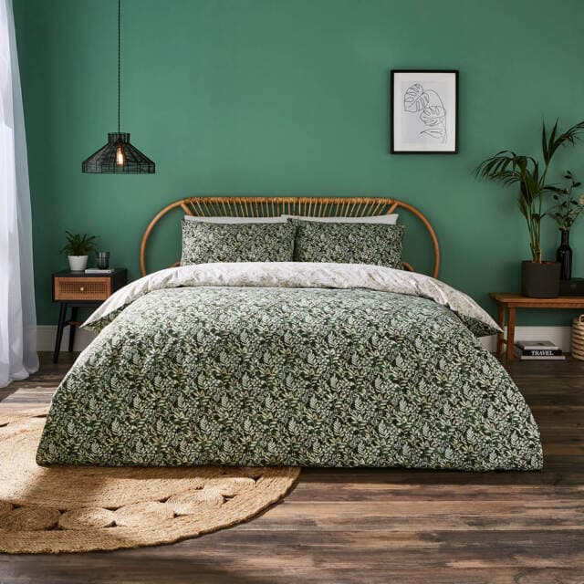 Assets product images sleepy people gbslpypldxplcljlo silentnight eco comfort sustainable duvet set woodland medium