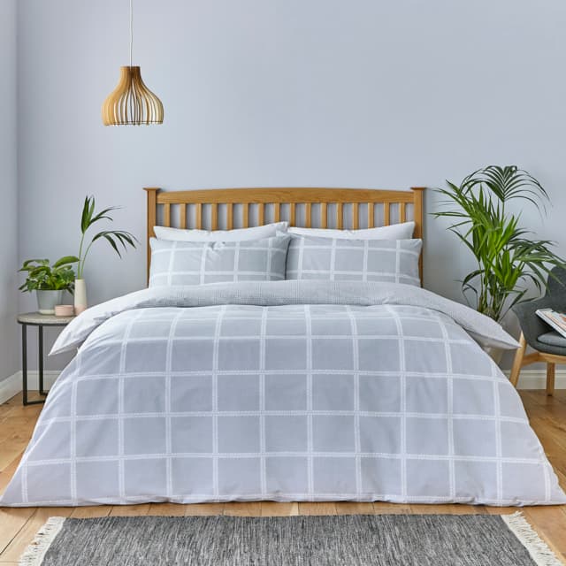 Assets product images sleepy people gbslpyplrltviyr silentnight eco comfort sustainable duvet set spot check medium