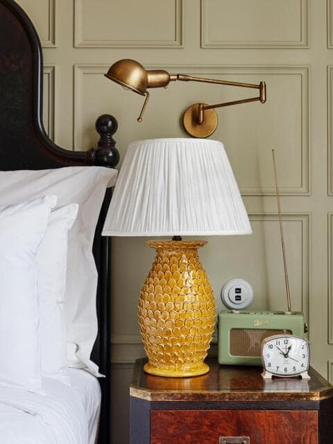 Assets product images soho home gbsoholtoqxenseavm reade wall light antique brass medium