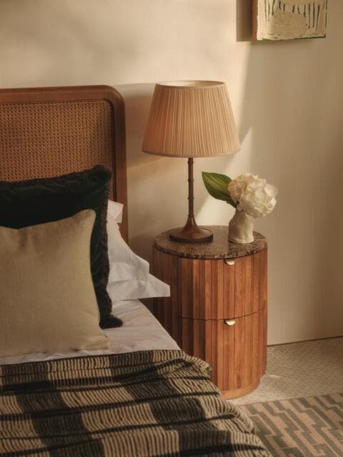 Assets product images soho home gbsoholttrepix alexander table lamp medium