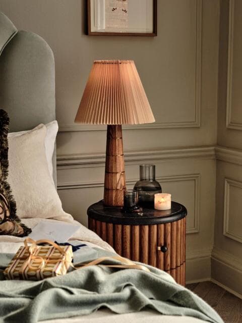 Assets product images soho home gbsoholtuxeafra facet table lamp medium