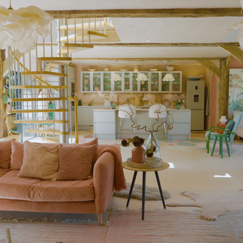 uFurnish.com Home Tours Explore Anna Jacobs Tranquil English Countryside Home